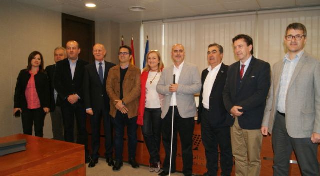 El PSOE apoya las reivindicaciones de FEDER y pide más financiación, atención, medicamentos, innovación e investigación