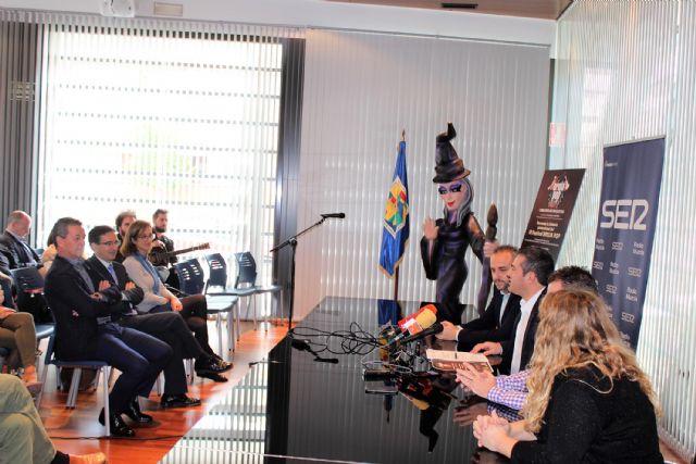 La Federación de Peñas ha anunciado al director general de Hidrogea, Javier Ybarra, como Brujo del Año para las próximas Fiestas de Mayo - 3, Foto 3