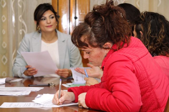 Cuatro paradas de larga duración trabajarán como jardineras municipales - 4, Foto 4