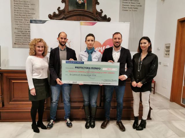 Entregan de los beneficios obtenidos en las actividades de San Antón a las protectoras de animales ´Lorca Animal´ y ´Olimpo´ - 1, Foto 1