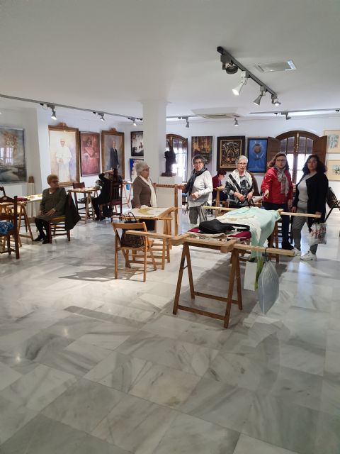 Corona Real Española Bordada en Oro y Perlas - 2, Foto 2