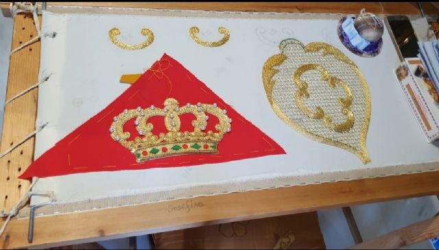Corona Real Española Bordada en Oro y Perlas - 3, Foto 3