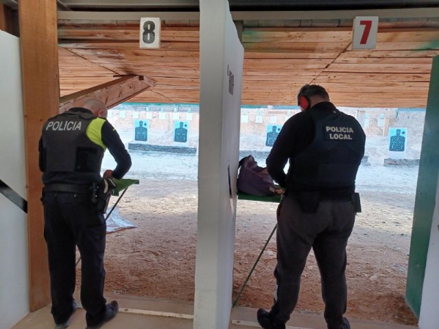 Miembros del Cuerpo de la Policía Local de Totana realizan prácticas de tiro de acuerdo a la normativa vigente, Foto 2
