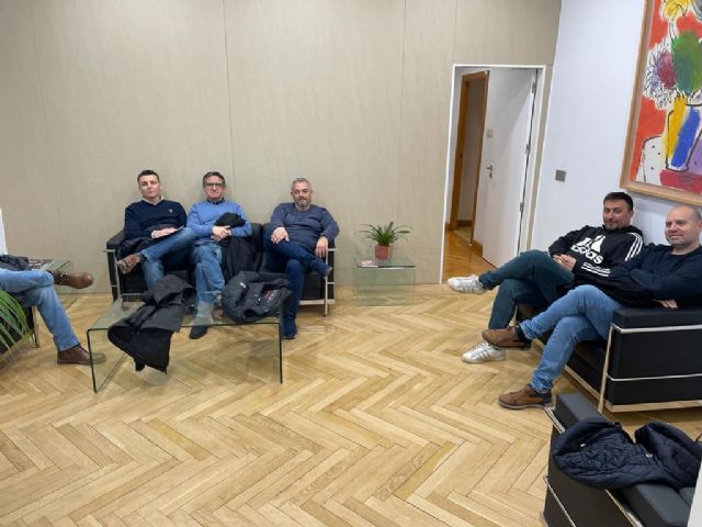 Los delegados del SIME en el Ayuntamiento de Murcia acuden a la glorieta para solicitar una reunión urgente con el Alcalde - 2, Foto 2