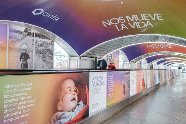 Cinfa rinde homenaje a los pacientes en el túnel de llegadas de la Estación de Atocha - 1, Foto 1