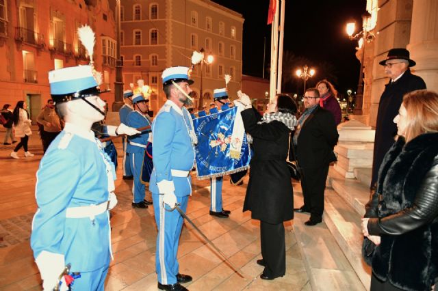 Los Escoltas y Honores lucen un corbatín blanco obsequiado por la Agrupación del Jesús Resucitado - 3, Foto 3