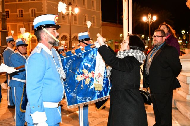 Los Escoltas y Honores lucen un corbatín blanco obsequiado por la Agrupación del Jesús Resucitado - 4, Foto 4