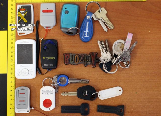 La Guardia Civil detiene a tres experimentados delincuentes por atracos en comercios y robos en garajes de Murcia - 3, Foto 3