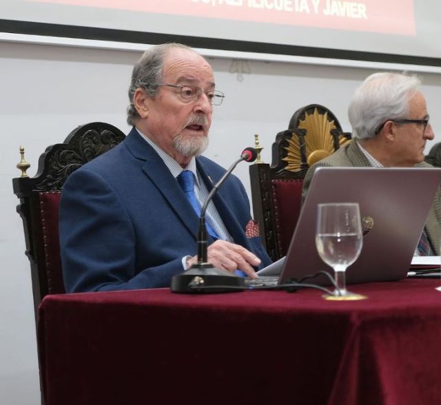 Cultura. Sevilla . La conferencia fue impartida por el actual presidente del Hogar Navarro de Sevilla, D. José Miguel Valderrama Esparza - 3, Foto 3