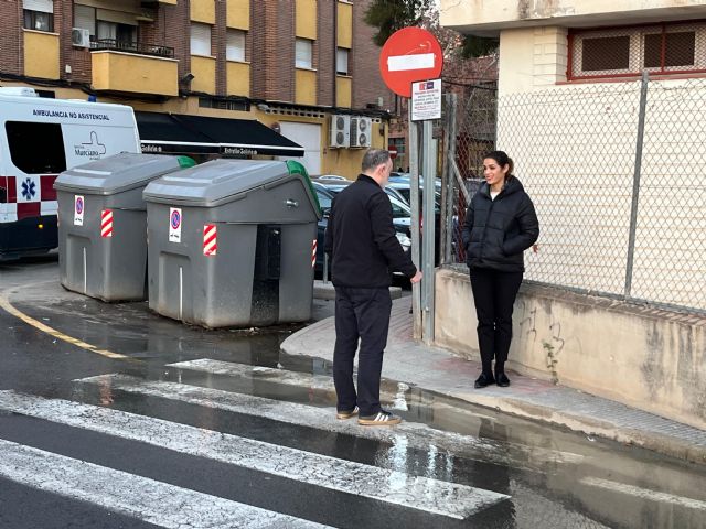 El PSOE denuncia la inacción del PP ante la fuga de agua que pone en riesgo la seguridad de escolares y vecinos en Cabezo de Torres - 2, Foto 2