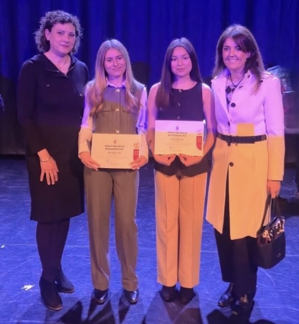 Dos alumnas del IES Prado Mayor reciben los Premios de Bachillerato de Investigación-Excelencia de los cursos 2023/24 y 2024/25, Foto 3