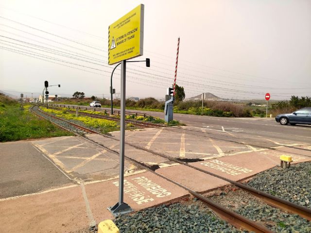 PCAN: Adif sigue sin eliminar dos pasos a nivel del Feve pese al anuncio de su adjudicación hace un año - 3, Foto 3