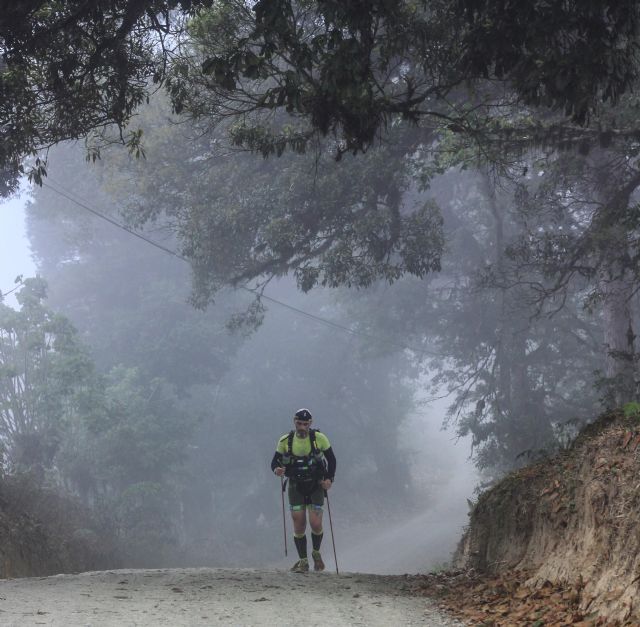 Brumas y bajas temperaturas acompañaron a Andrés Lledó en su cuarta etapa - 2, Foto 2