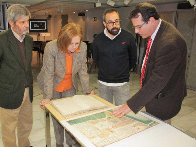 San Javier muestra los ´tesoros´ de su Archivo Histórico en la exposición ´Ventanas al tiempo´ - 1, Foto 1