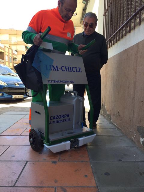 El servicio de limpieza estrena una máquina para eliminar los chicles del suelo - 1, Foto 1