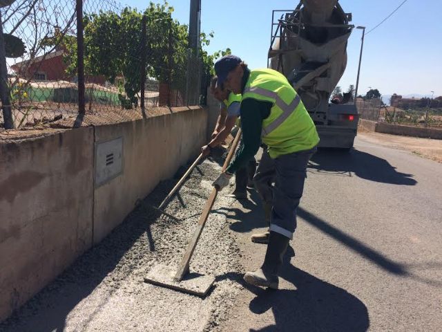 Realizan trabajos de acondicionamiento de ambos márgenes del Camino del Polideportivo para mejorar la seguridad, Foto 6