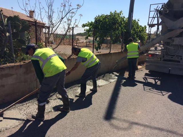 Realizan trabajos de acondicionamiento de ambos márgenes del Camino del Polideportivo para mejorar la seguridad, Foto 8