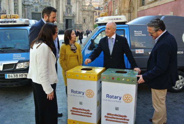 La colaboración entre el Ayuntamiento y Rotary Murcia Norte permitirá colocar 500 papeleras más durante las Fiestas de Primavera - 1, Foto 1