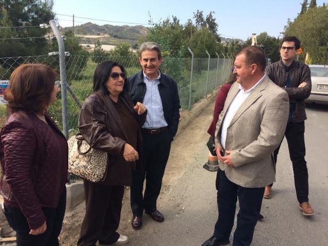 The Ministry of Public Works begins the works of the RM-C8 to improve the safety of the access road to the La Bastida deposit. The director general of Roads, Jos Antonio Fernndez, and the municipal authorities visit the works of rehabilitation of t, Foto 3