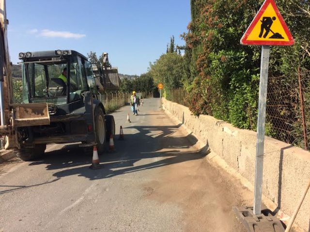 The Ministry of Public Works begins the works of the RM-C8 to improve the safety of the access road to the La Bastida deposit. The director general of Roads, Jos Antonio Fernndez, and the municipal authorities visit the works of rehabilitation of t, Foto 5