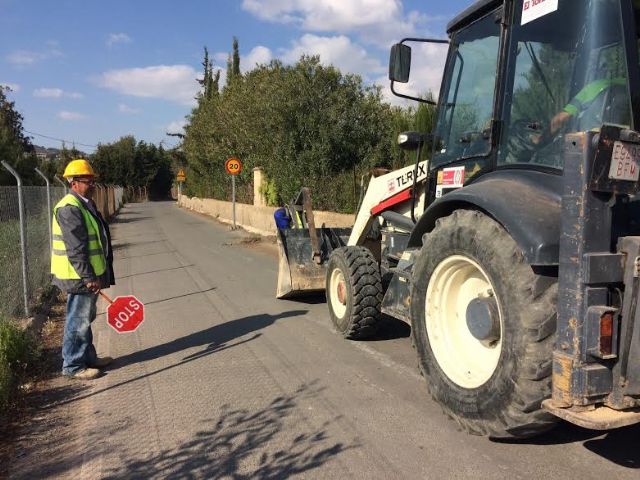 The Ministry of Public Works begins the works of the RM-C8 to improve the safety of the access road to the La Bastida deposit. The director general of Roads, Jos Antonio Fernndez, and the municipal authorities visit the works of rehabilitation of t, Foto 7