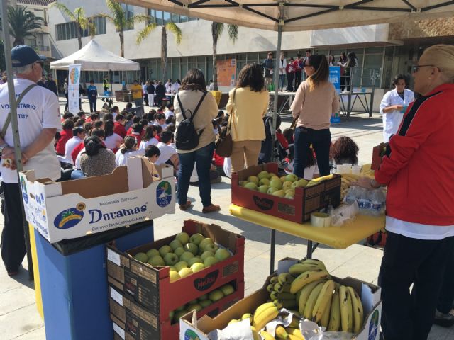 Los niños y jóvenes defienden los hábitos saludables en la Feria de la Salud con la que concluye la I Semana Saludable de San Javier - 2, Foto 2