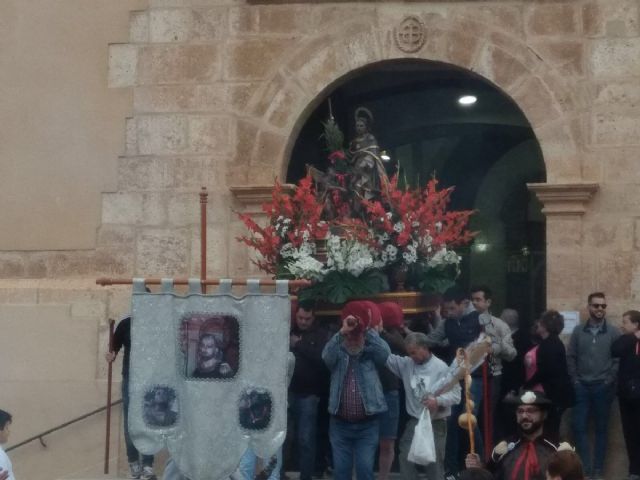 Miles de romeros acompañan a San Roque a la Ermita - 1, Foto 1