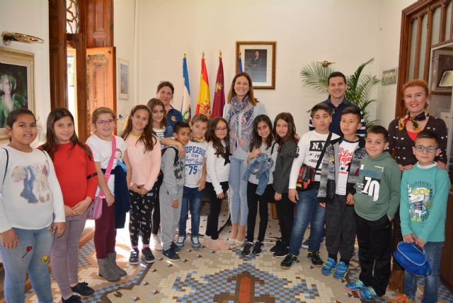 Los escolares del colegio Nuestra Señora de los Dolores visitan el Ayuntamiento - 1, Foto 1