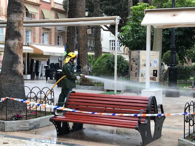 Las Brigadas Forestales ofrecen un refuerzo puntual a las labores de desinfección que se llevan a cabo desde el servicio de limpieza de la localidad - 2, Foto 2
