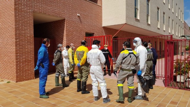 Técnicos de Protección Civil en Totana participan en una jornada formativa sobre desinfección de interiores y exteriores, impartida por la UME, Foto 2