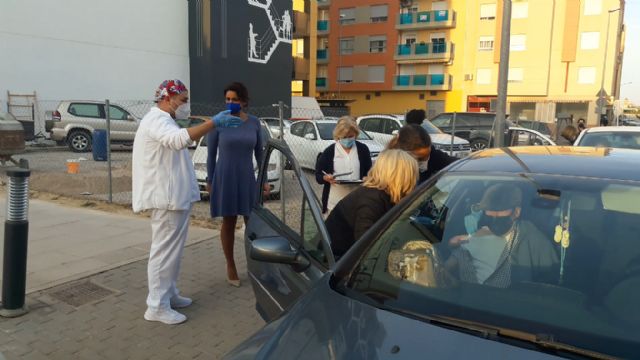 El gobierno regional del PP emprende este jueves un operativo especial para completar la vacunación de todas las personas mayores de 80 años - 1, Foto 1
