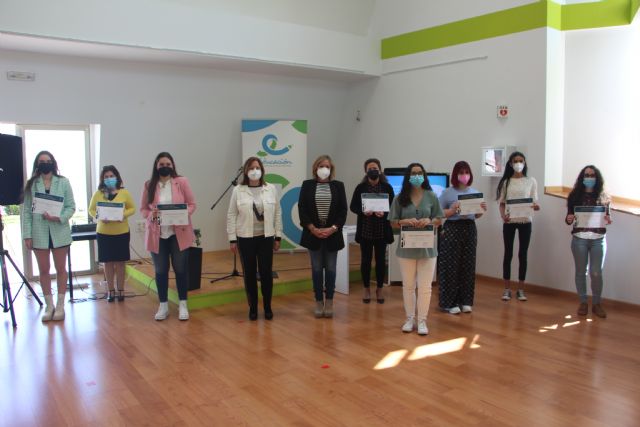 San Pedro del Pinatar premia a 10 alumnas excelentes en bachillerato, ciclos formativos y grados universitarios - 1, Foto 1