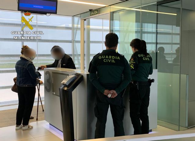 La Guardia Civil detiene a un sexagenario por inducir a una menor a abandonar su domicilio - 3, Foto 3