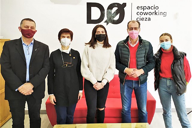 Jornada de trabajo entre Concejalía de Agricultura y el IES Los Albares - 1, Foto 1