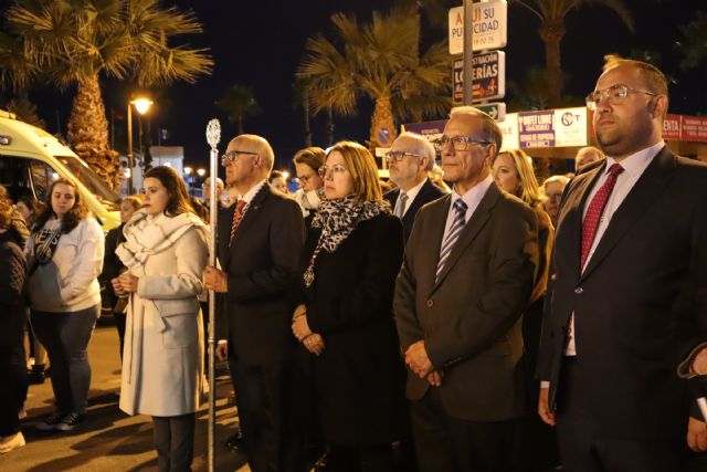 El Santísimo Cristo del Mar Menor recorrió las 14 estaciones del Vía Crucis - 3, Foto 3