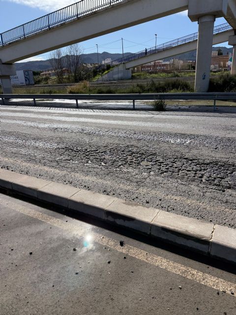 Baches y abandono: la carretera de El Palmar a San Ginés se convierte en un peligro para conductores y peatones - 3, Foto 3