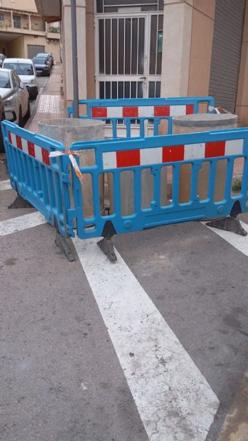 La concejalía de Limpieza denuncia el abandono de depósitos de amianto en la calle - 2, Foto 2