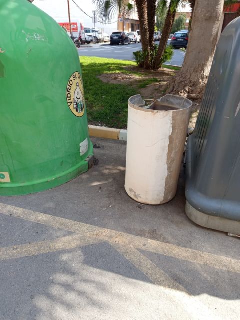 La concejalía de Limpieza denuncia el abandono de depósitos de amianto en la calle - 4, Foto 4