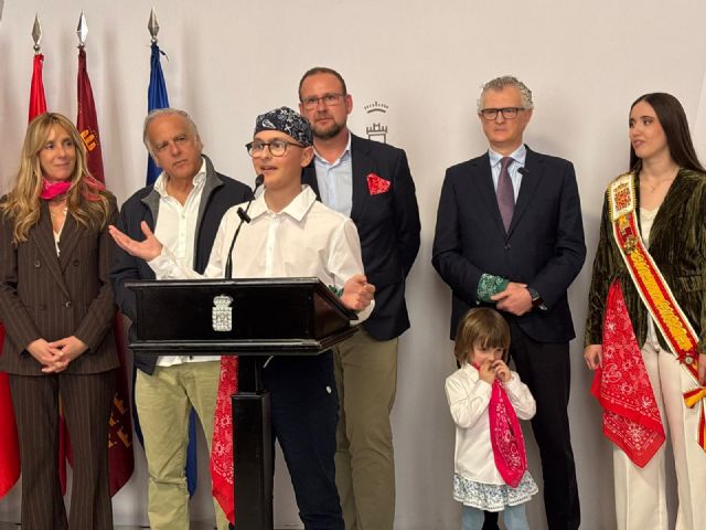 El Ayuntamiento de Murcia y Fundación Aladina invitan a los murcianos a lucir el Pa&ntilde;uelo de la Huerta durante las Fiestas de Primavera - 2, Foto 2