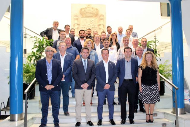 El Alcalde recibió en el Ayuntamiento al Brujo del Año 2017 de las Fiestas de Mayo - 1, Foto 1