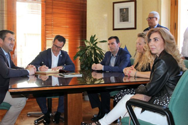 El Alcalde recibió en el Ayuntamiento al Brujo del Año 2017 de las Fiestas de Mayo - 5, Foto 5