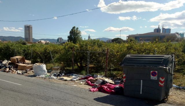 Ahora Murcia denuncia la acumulación permanente de basura y escombros en puente tocinos, a 300 metros del palacio de deportes - 1, Foto 1