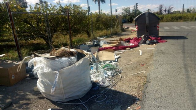Ahora Murcia denuncia la acumulación permanente de basura y escombros en puente tocinos, a 300 metros del palacio de deportes - 2, Foto 2