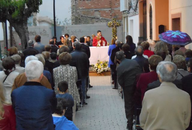 La tradicional procesión pone el broche a las fiestas del barrio de La Cruz - 5, Foto 5