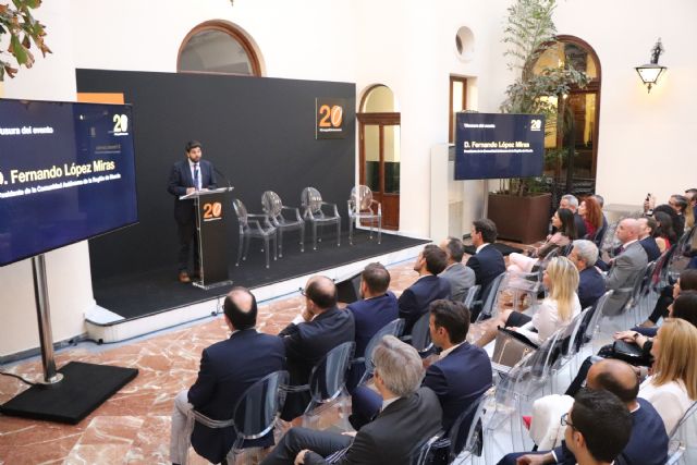 El presidente Fernando López Miras clausura la gala con motivo del 20 aniversario de la liberalización de las telecomunicaciones - 2, Foto 2