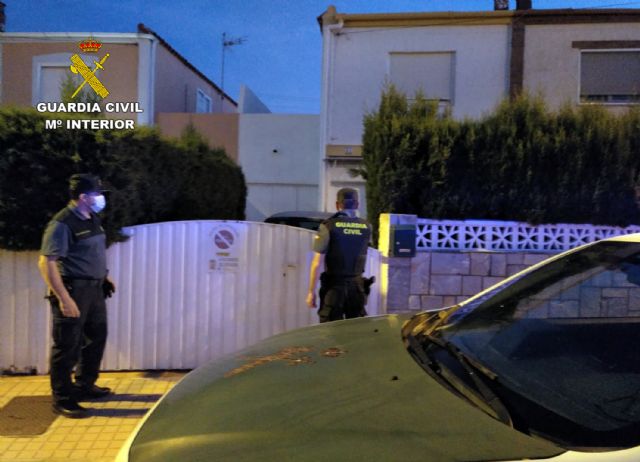 La Guardia Civil salva la vida a un septuagenario que se encontraba desmayado en el suelo de su dormitorio - 2, Foto 2