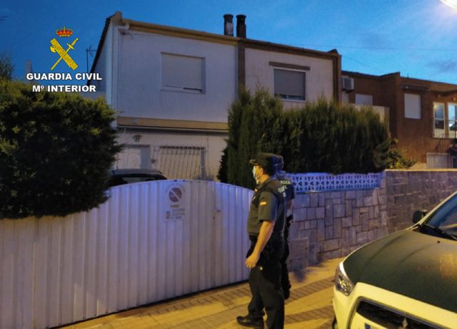 La Guardia Civil salva la vida a un septuagenario que se encontraba desmayado en el suelo de su dormitorio - 3, Foto 3