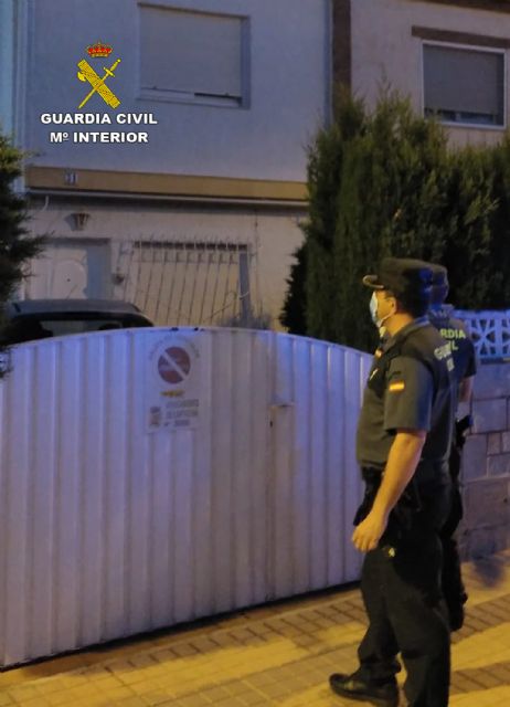 La Guardia Civil salva la vida a un septuagenario que se encontraba desmayado en el suelo de su dormitorio - 5, Foto 5
