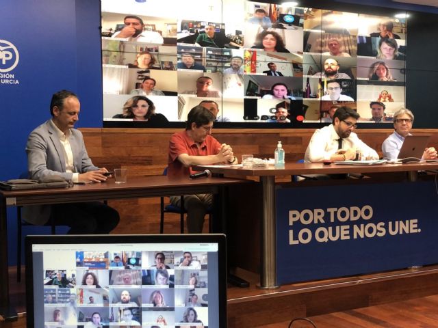 Frente común de los alcaldes y portavoces del PP para solicitar el Gobierno de Sánchez un reparto de fondos equitativo y justo que no castigue la buena gestión sanitaria realizada en la Región - 1, Foto 1