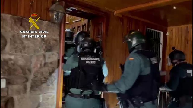 La Guardia Civil desmantela una organización criminal que estafó a 160 personas de toda España a cuenta del 'Black Friday' - 2, Foto 2